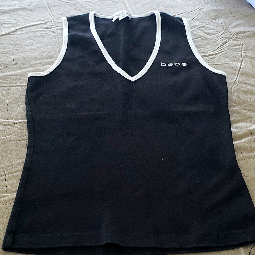 Bebe v neck tank with wihite trim